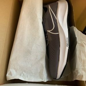 NEVER WORN! Men’s Nike Air Zoom Pegasus 38 Running Shoes